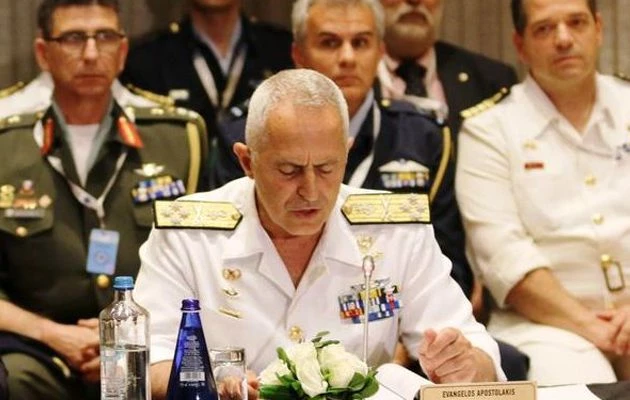 Το φλουρί της 1ης Στρατιάς στον Α/ΓΕΕΘΑ Ναύαρχο Αποστολάκη